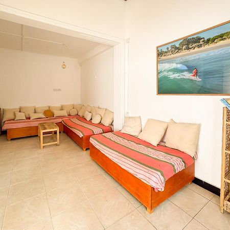 Lucky'S Surf Camp Bed & Breakfast Weligama Dış mekan fotoğraf