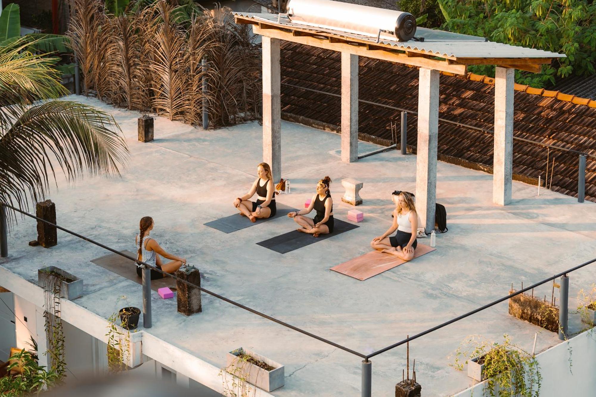 Lucky'S Surf Camp Bed & Breakfast Weligama Dış mekan fotoğraf