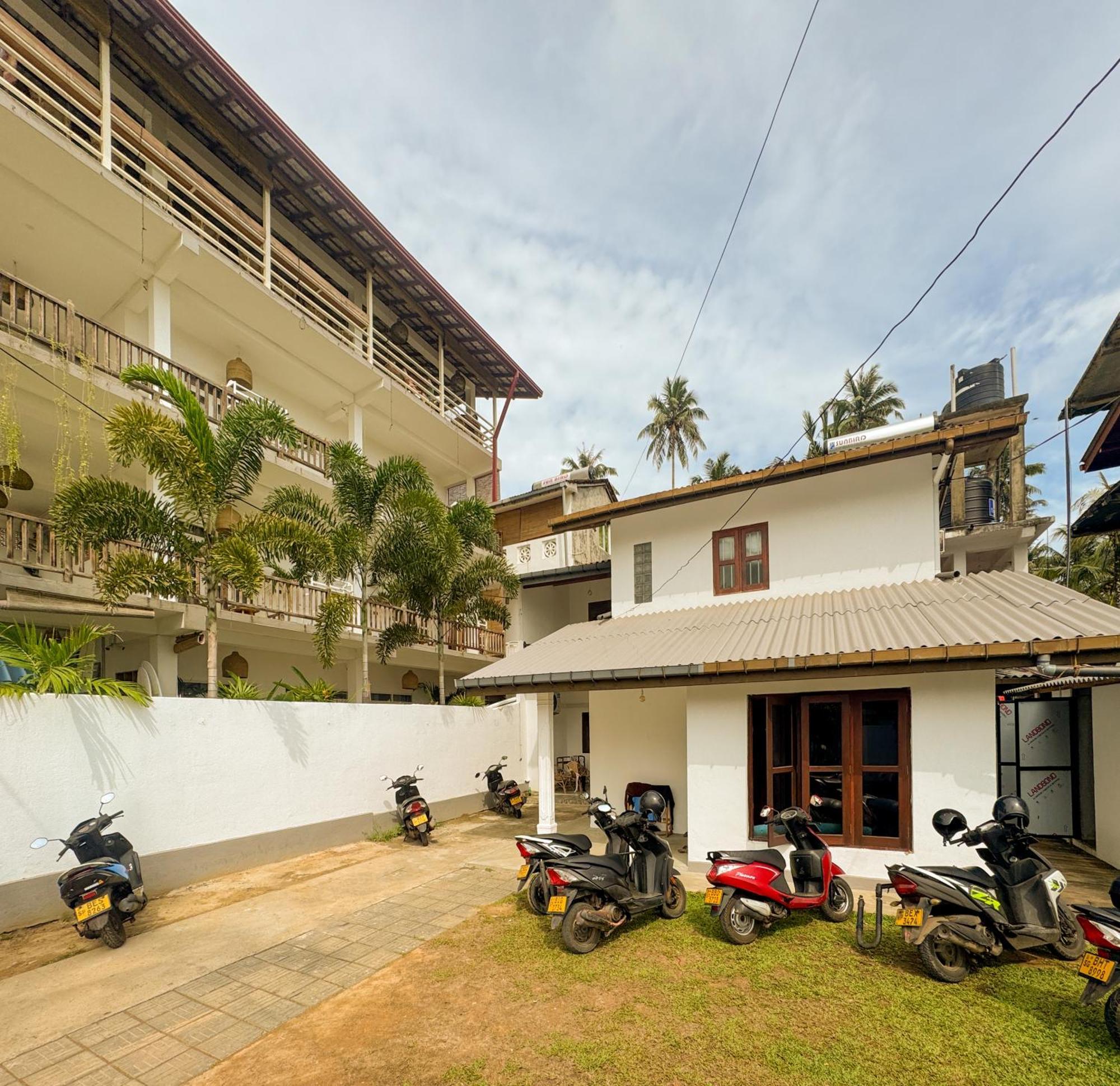 Lucky'S Surf Camp Bed & Breakfast Weligama Dış mekan fotoğraf