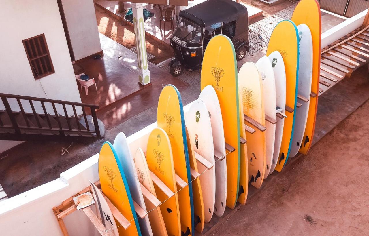 Lucky'S Surf Camp Bed & Breakfast Weligama Dış mekan fotoğraf